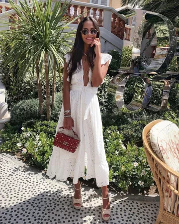Sac bandoulière avec perle rouge de Hannah Romao sur le compte Instagram de @hannahromao
