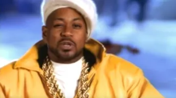 Impermeable jaune de Ghostface Killah dans Ghostface Killah, Mary J. Blige - All That I Got Is You