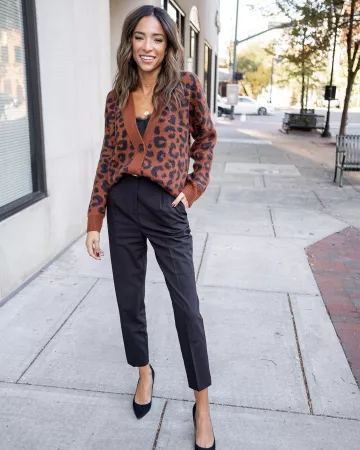 Pantalones de cigarrillo de Nena Evans en la cuenta de Instagram @nenaevans