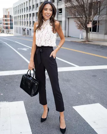 Papier-sac de Pantalon de Nena Evans sur Instagram account @nenaevans