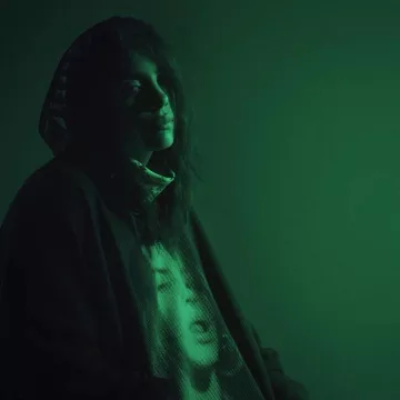 Bershka sweater of Billie Eilish on the Instagram account @billieeilish