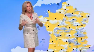 La robe cintrée boutonnée poches à rabat jaune de Fabienne Amiach dans Météo de France 3 le 18.01.2020