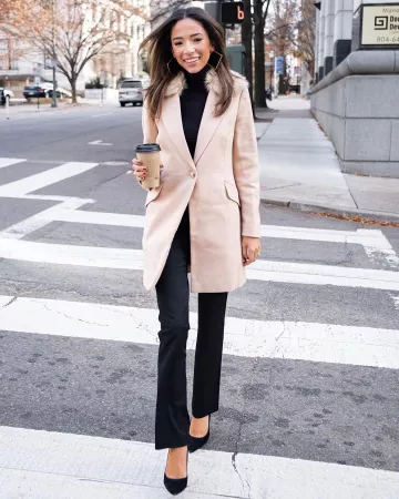 Monica Faux Fur Collar Coat de Nena Evans en la cuenta de Instagram @nenaevans
