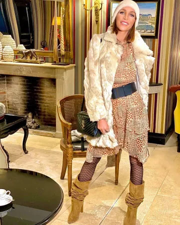 Bolso de cámara Lou en piel acolchada yves saint laurent de Julia Paredes en la cuenta de Instagram de @julia_paredes_off