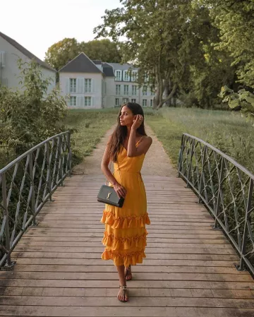 Kate pequeña en cuero yves saint laurent por hannah romao en la cuenta de Instagram de @hannahromao