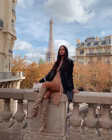 Grand sac matelassé avec bandoulière chaîne - Blanc de Hannah Romao sur le compte Instagram de @hannahromao