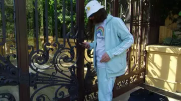 Le jogging bleu turquoise porté par Lorenzo dans la vidéo Lorenzo ft. Charles Vicomte - Champagne & Pétou