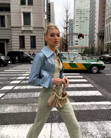 Sac plis beige de Elsa Hosk sur le compte Instagram de @hoskelsa
