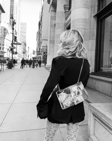 Cartable transparant de Elsa Hosk sur le compte Instagram de @hoskelsa