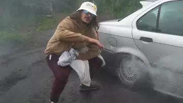Le sweat marron uni porté par Lorenzo dans la vidéo Lorenzo - Stickos Motorsport