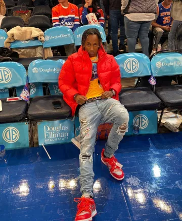 Nike Dunk Low Blanc University Rouge Riche de l'Enfant sur Instagram account @richthekid