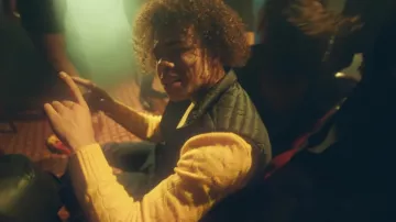 Doudoune noire sans manches de Gambi dans Gambi - Dans l'espace feat. Heuss l'Enfoiré (Clip officiel)