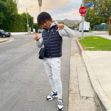 Sneaker Dior B22 porté par Gambi sur le compte Instagram de @gambinojetski