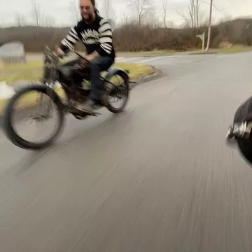 Harley Davidson rayé manches chandail porté par Jason Momoa sur son Instagram account @prideofgypsies