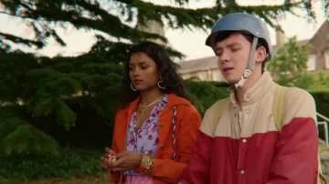 Blouse lilac floral Olivia (Simone Ashley) in Sex Education (S02E03)