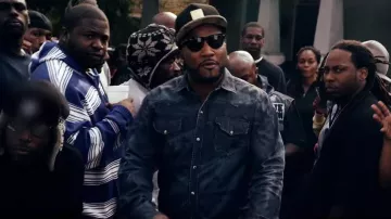Casquette noir logo doré de Jeezy dans Young Jeezy - Get Right (Explicit)