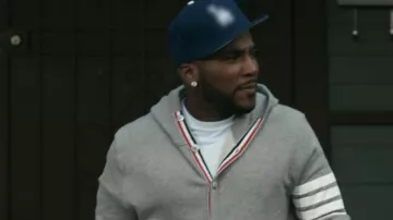 Casquette bleu logo blanc de Jeezy dans Young Jeezy - Leave You Alone (Explicit) ft. Ne-Yo
