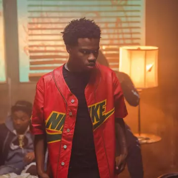 Le maillot rouge en cuir Supreme x Nike porté par Roddy Ricch  sur son compte Instagram @roddyricch