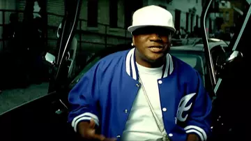 Casquette blanche de Jeezy dans Young Jeezy - Soul Survivor (Official Music Video) ft. Akon