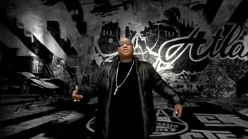 Key necklace silver of Jeezy in Young Jeezy ft. R. Kelly - Go Getta (Official Video)