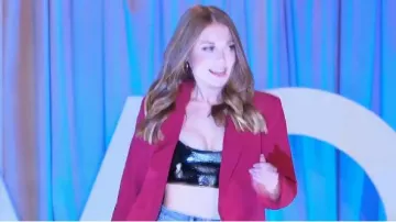 Fruit rouge Blazer porté par Lexi B. dans Le Bachelor Saison 24 Episode 2