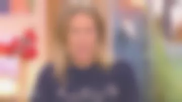 Le pull marine AMOUR de Agathe Lecaron dans La maison des maternelles