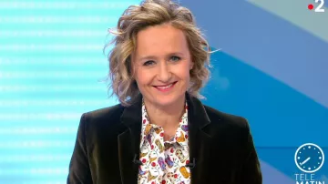 La chemise droite imprimée de Caroline Roux dans Télématin le 20.01.2020