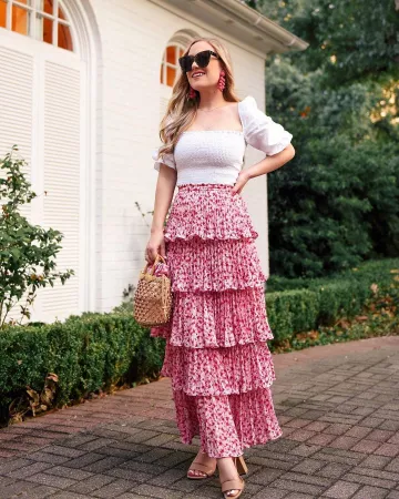 Reformation Clementine Linen Top de Lauren Murphy en la cuenta de Instagram @lomurph