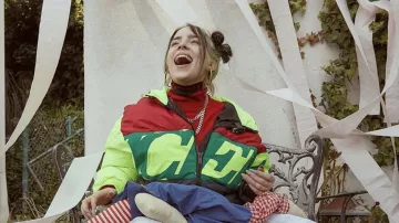 Ce­berg Lo­go Colour Block worn by Billie Eilish in Billie Eilish - Funny Moments