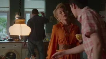Jean Milburn 's (Gillian Anderson) Thick Brown Leather Belt in Sex Education (Temporada 2 Episodio 4)