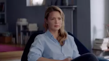 Camisa azul de Sibila (Virginie Efira) en Sibila
