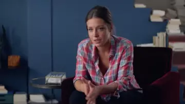 Camisa a cuadros de Margot Vasilis (Adèle Exarchopoulos) en Sibyl