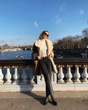 J Brand Elsa Hosk Sunday Mid Rise Straight Leg Jeans usados por Karlie Kloss Paris 20 de enero de 2020