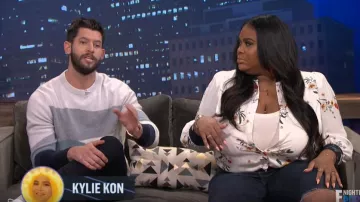 Reiss Turn­er Col­or­block Crew­neck Sweater worn by Hunter March on E! News January 17, 2020