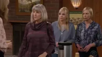 Printed Blous­es worn by Jill (Jaime Pressly) in Mom Season 7 Episode 12