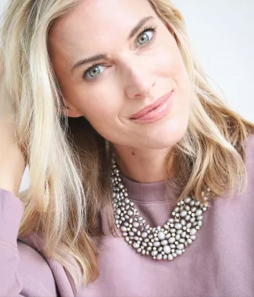Baublebar 'Kew' Crys­tal Col­lar Neck­lace of Kristen Taekman on the Instagram account @kristentaekman