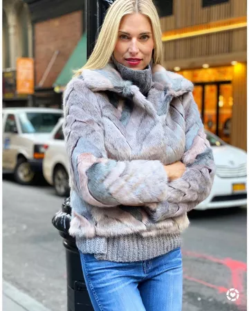 Faux Fur Mul­ti­col­or Chevron Jack­et of Kristen Taekman on the Instagram account @kristentaekman