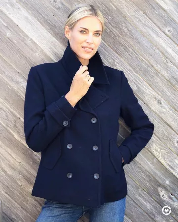 Sam Edelman Double Breasted Peacoat de Kristen Taekman en la cuenta de Instagram @kristentaekman