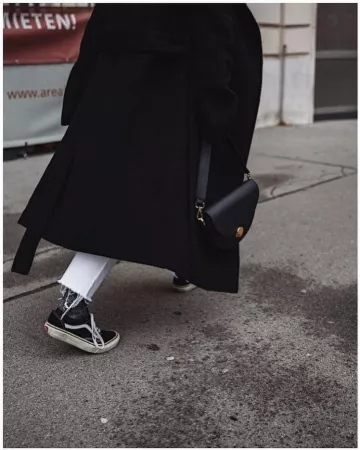 Vans Classic Old Skool Black Trainers de Carola Pojer en la cuenta de Instagram @carolapojer