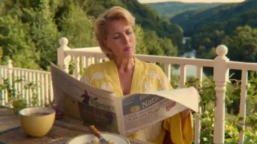 Yellow Embroidered Kimono worn by Jean Milburn (Gillian Anderson) in Sex Education Season 2 Episode 1