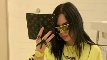Bad Bun­ny Ring Black worn by Billie Eilish in Billie Eilish - Funny Moments