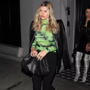 Marco Schoolboy Leather Blazer usado por Sofia Richie Craig 17 de enero de 2020