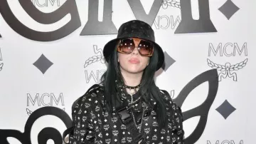 Bucket hat worn by Billie Eilish in Billie Eilish - Funny Moments