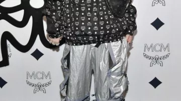 Fursten-belt-bag worn by Billie Eilish in Billie Eilish - Funny Moments