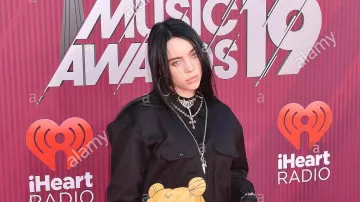 Ser­pen­ti Neck­lace 351090 | Bvl­gari worn by Billie Eilish in Billie Eilish - Funny Moments