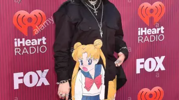 Wristband gothic worn by Billie Eilish in Billie Eilish - Funny Moments