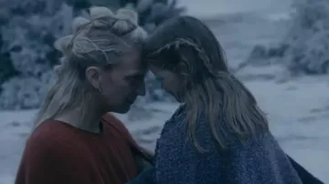 Les boucles d'oreille de Torvi (Georgia Hirst) dans Vikings (S06E07)