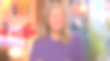 Le collier marine et blanc de Agathe Lecaron dans La maison des maternelles du 21 01 2020