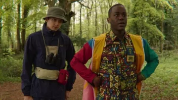 La chemise multicolore de Eric Effoing (Ncuti Gatwa) dans Sex Education (S02E05)