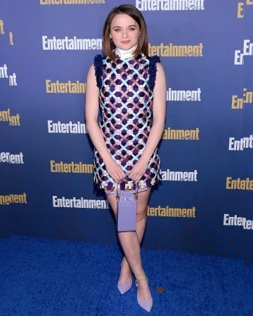 Lilac Al­taire Phone Box of Joey King on the Instagram account @joeyking January 20, 2020